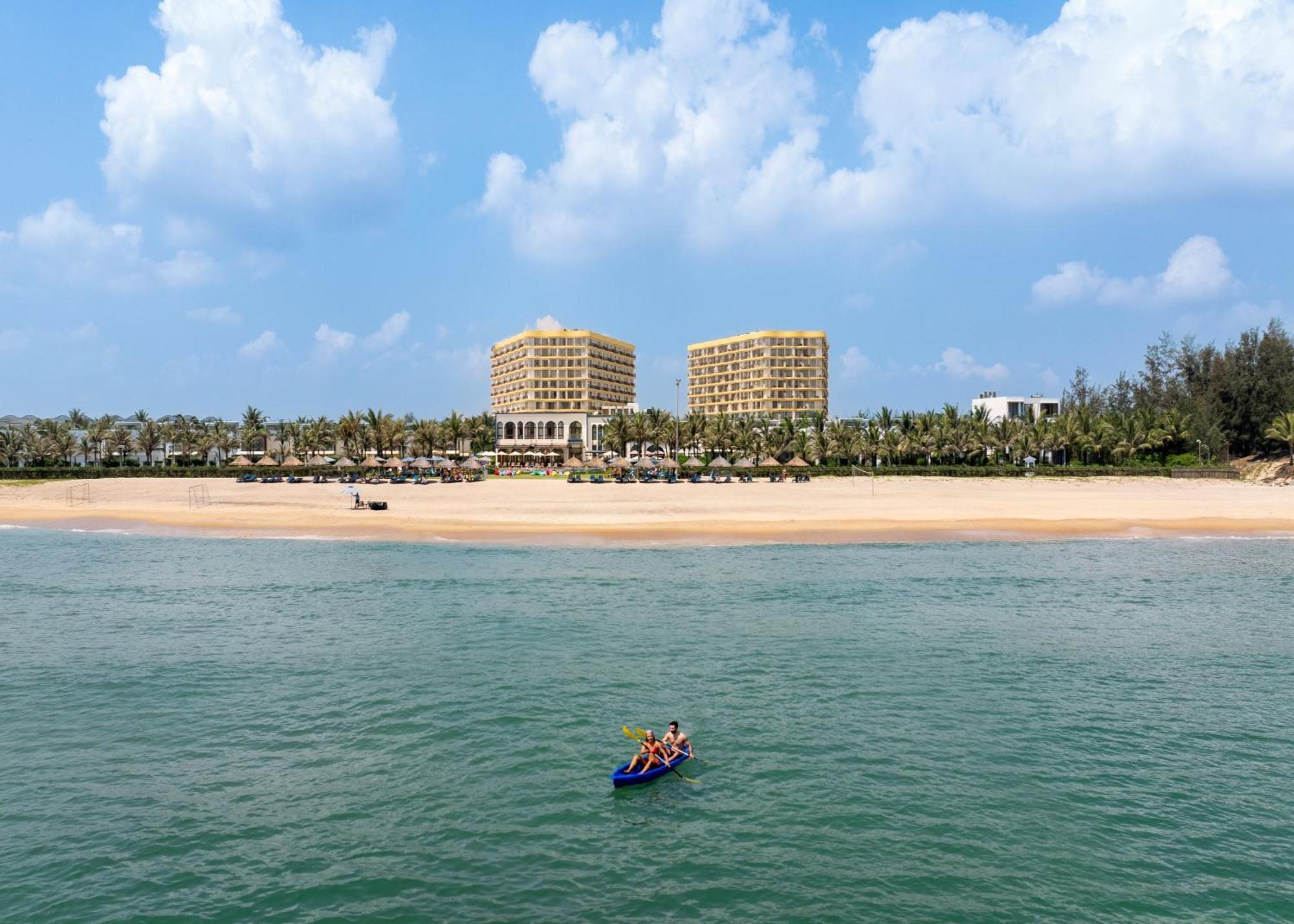 Wyndham Hoi An Royal Beachfront Resort & Villas Eksteriør billede